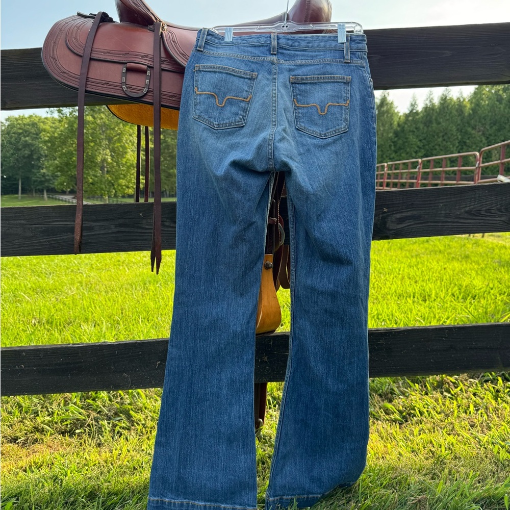 Kimes Jennifer mid wash ultra high rise super wide flare leg jeans. 4x34.